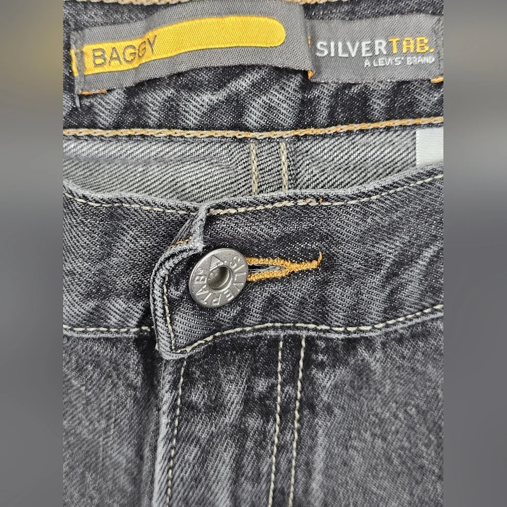 Vintage Levi's Silver‎ Tab Men's 40x32 Relaxed Fit Baggy Jeans in Charcoal